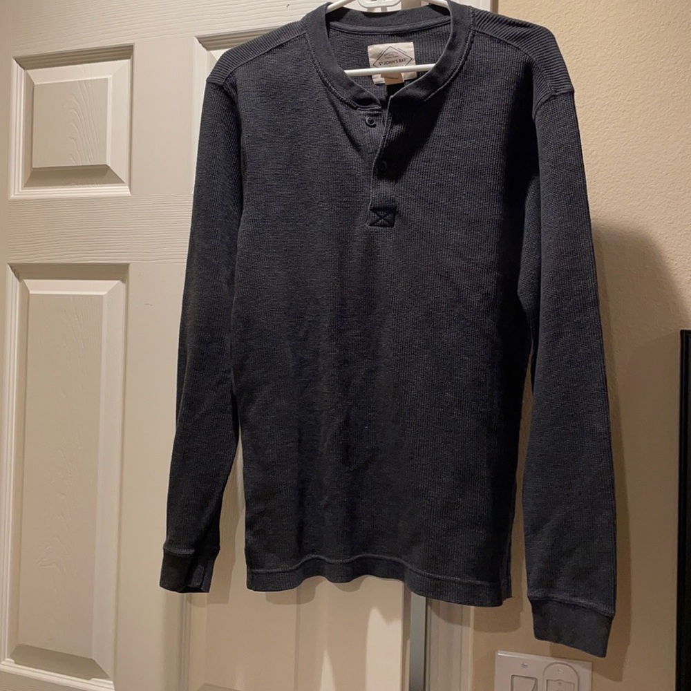 Men’s gray thermal long sleeve. Size M.